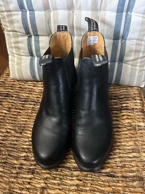 Blundstone Black Leather Chelsea Ankle Boots